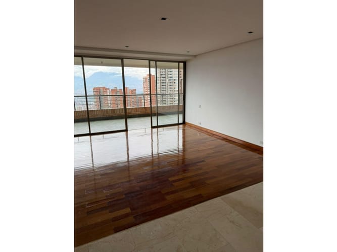 Apartamento de 3 alcobas en arriendo en Las Lomas, Medellín, 230 m² · foto 7 de 24