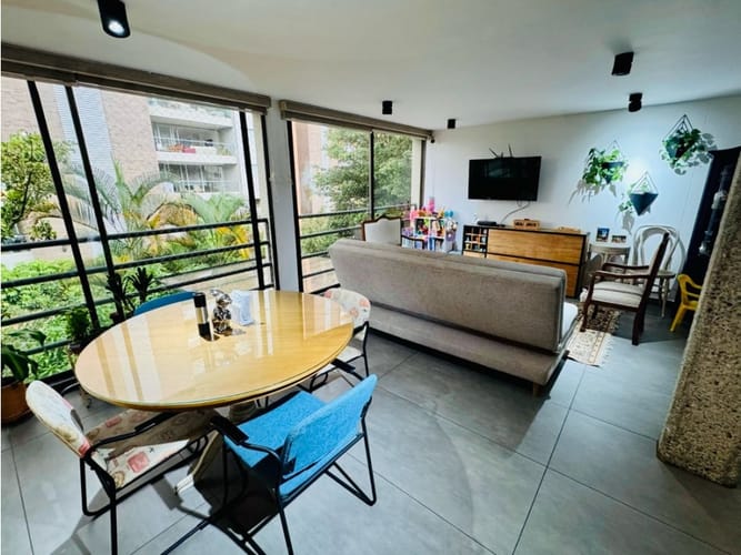 Casa de 3 alcobas en arriendo en El Tesoro, Medellín, 248 m² · foto 2 de 16