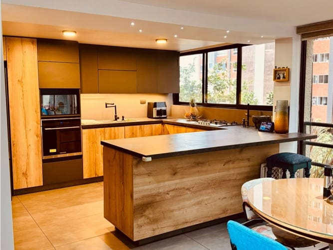 Casa de 3 alcobas en arriendo en El Tesoro, Medellín, 248 m² · foto 3 de 16