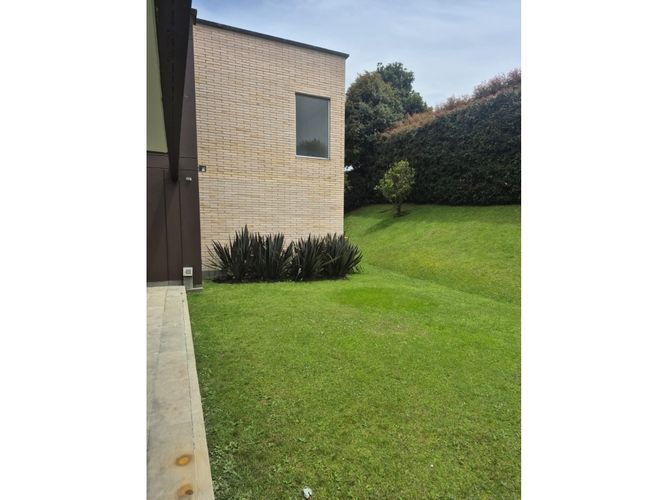 Casa de 4 alcobas en arriendo en Las Palmas, Medellín, 370 m² · foto 4 de 24