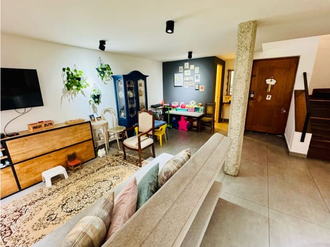 Casa de 3 alcobas en arriendo en El Tesoro, Medellín, 248 m² · foto 5 de 16