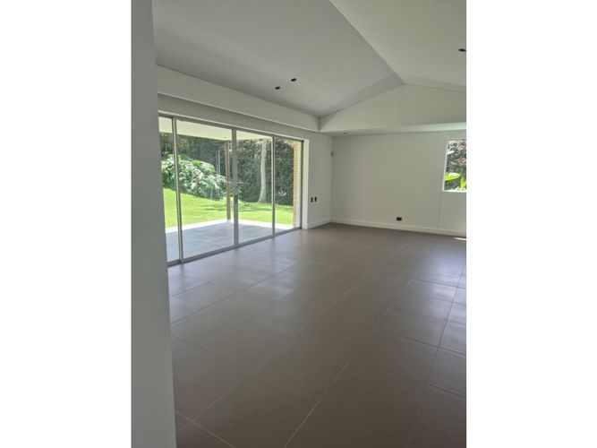 Casa de 4 alcobas en arriendo en Las Palmas, Medellín, 370 m² · foto 7 de 24