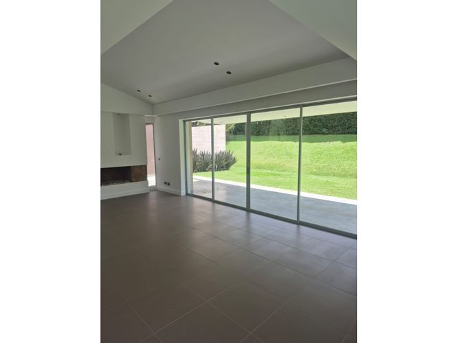 Casa de 4 alcobas en arriendo en Las Palmas, Medellín, 370 m² · foto 8 de 24