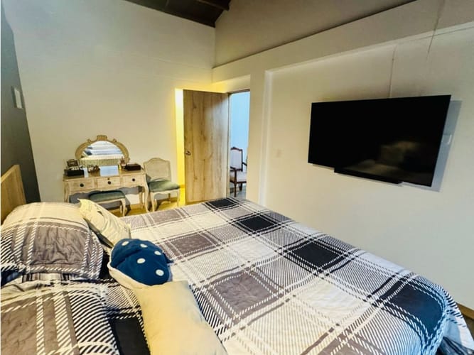 Casa de 3 alcobas en arriendo en El Tesoro, Medellín, 248 m² · foto 8 de 16