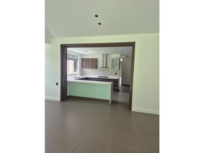 Casa de 4 alcobas en arriendo en Las Palmas, Medellín, 370 m² · foto 12 de 24