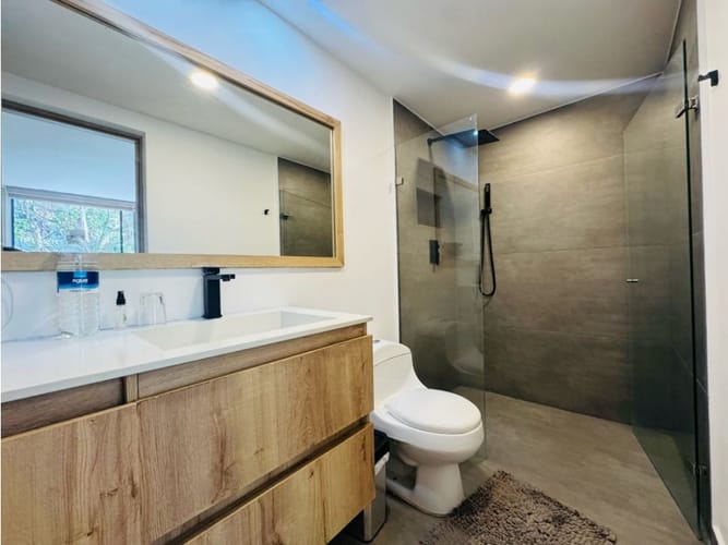 Casa de 3 alcobas en arriendo en El Tesoro, Medellín, 248 m² · foto 11 de 16