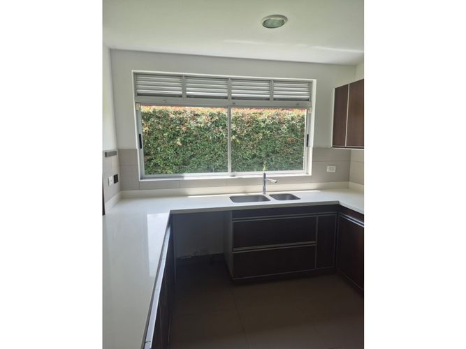 Casa de 4 alcobas en arriendo en Las Palmas, Medellín, 370 m² · foto 14 de 24