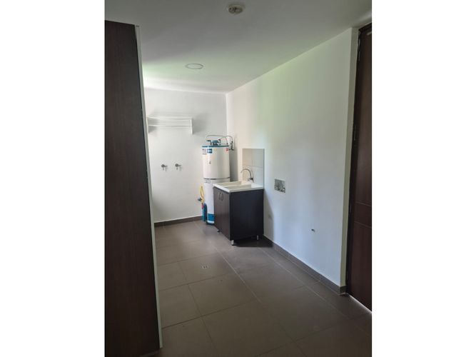 Casa de 4 alcobas en arriendo en Las Palmas, Medellín, 370 m² · foto 15 de 24