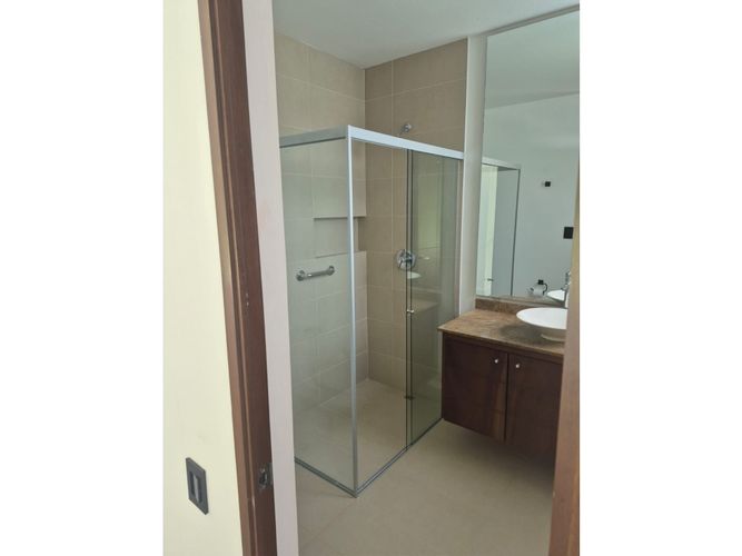 Casa de 4 alcobas en arriendo en Las Palmas, Medellín, 370 m² · foto 16 de 24