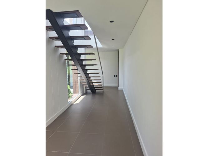 Casa de 4 alcobas en arriendo en Las Palmas, Medellín, 370 m² · foto 17 de 24