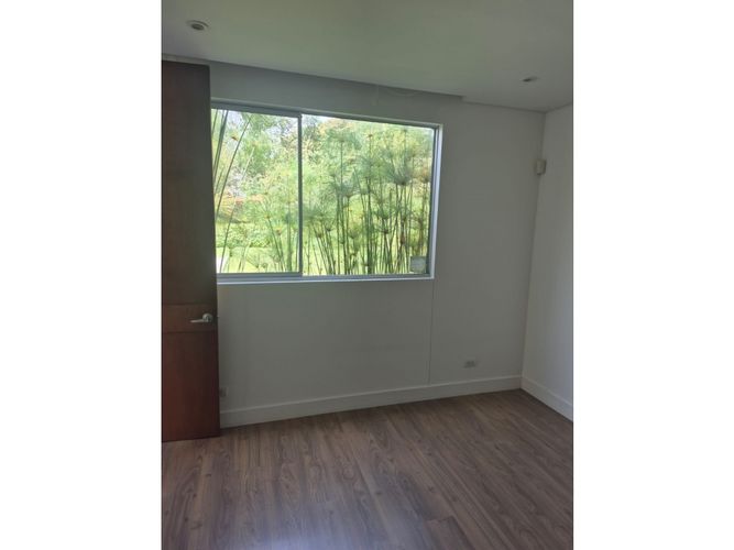 Casa de 4 alcobas en arriendo en Las Palmas, Medellín, 370 m² · foto 22 de 24