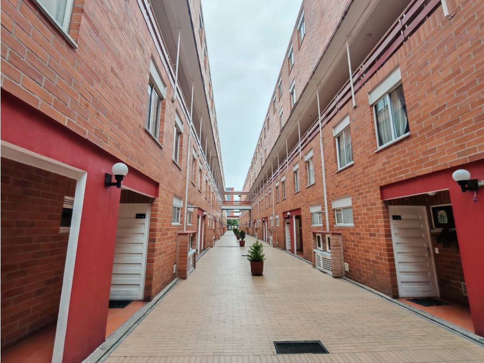 Casa en venta en Ciudad Alsacia, Bogotá · foto 3 de 24