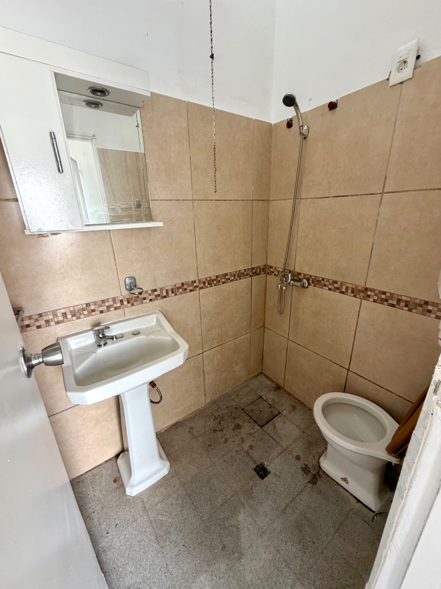 Alquilo muy lindo apartamento de 2 dormitorios y patio con parrillero próx a 8 de Octubre y Larravide. · Foto 9