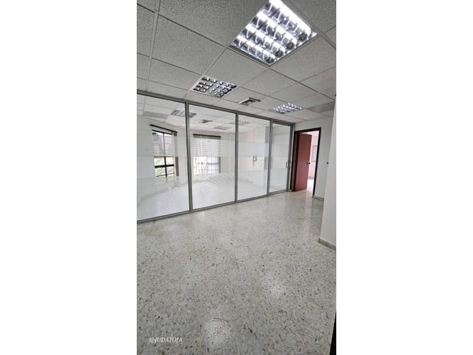 Oficina en venta en San Pedro, Cali, 60 m² · foto 2 de 24