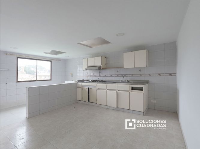 Casa de 5 alcobas en venta en Centro, Sopó, 253 m² · foto 5 de 14