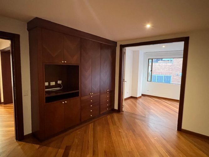 Apartamento de 4 alcobas en arriendo en Chico Norte, Bogotá, 219 m² · foto 3 de 24