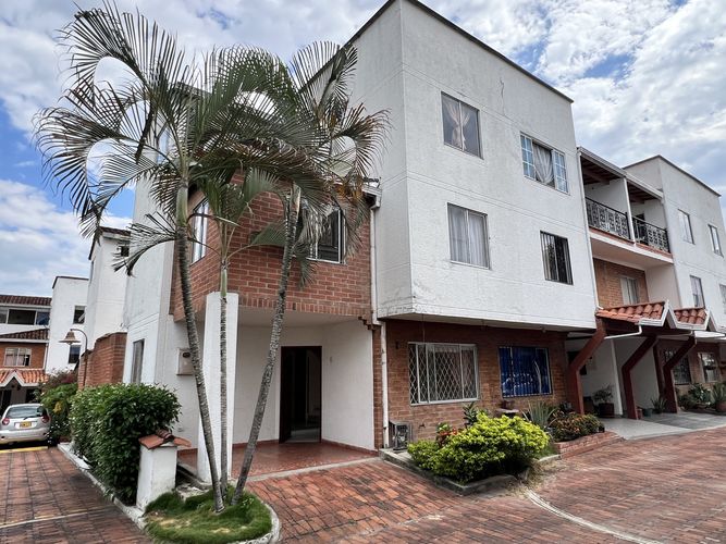 Casa de 4 alcobas en venta en Cañaveral, Floridablanca, 134 m² · foto 2 de 24