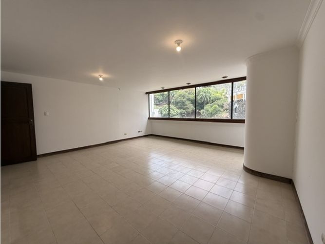 Apartamento de 2 alcobas en venta en Centenario, Cali, 180 m² · foto 2 de 17