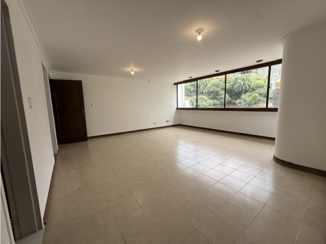 Apartamento de 2 alcobas en venta en Centenario, Cali, 180 m² · foto 3 de 17
