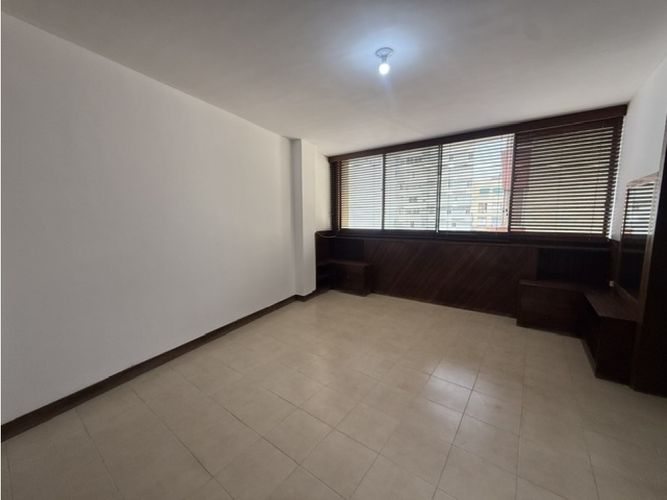 Apartamento de 2 alcobas en venta en Centenario, Cali, 180 m² · foto 12 de 17