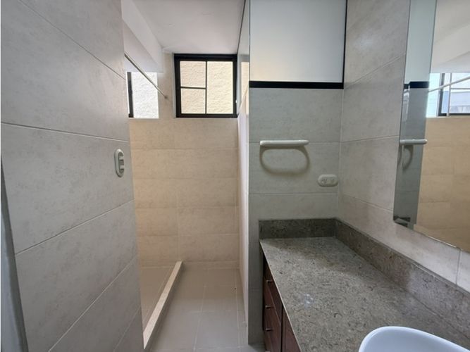 Apartamento de 2 alcobas en venta en Centenario, Cali, 180 m² · foto 16 de 17