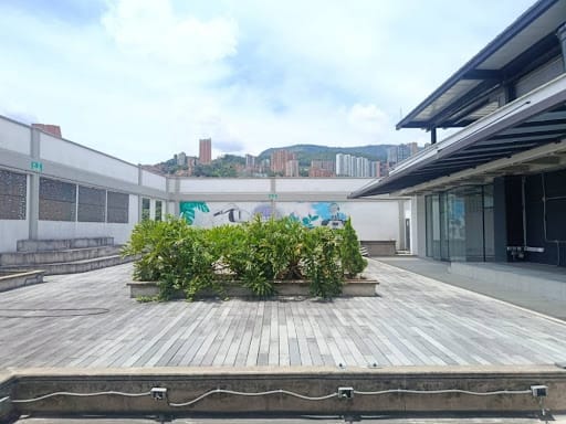 Local en arriendo en Perpetuo Socorro, Medellín, 1000 m² · foto 3 de 16