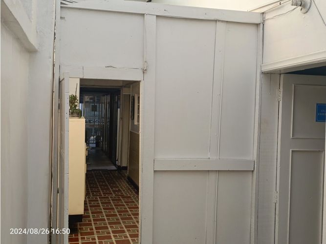 Casa de 4 alcobas en venta en Claret, Bogotá, 380 m² · foto 2 de 24