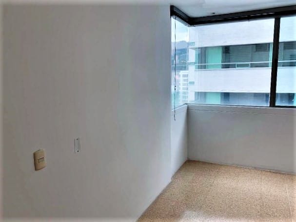 Consultorio en venta en El Poblado, Medellín, 34 m² · foto 3 de 5