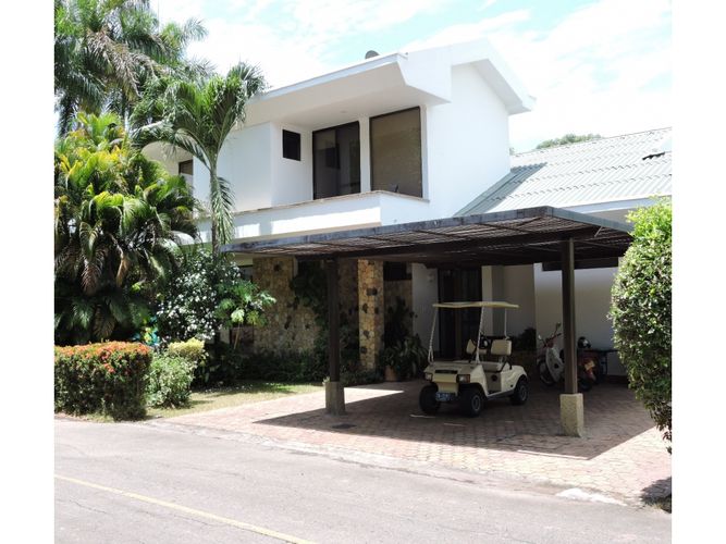 Casa de 3 alcobas en venta en Guabinal Plan, Girardot, 377 m² · foto 11 de 24