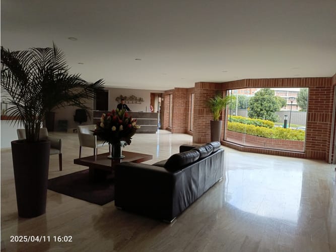 Apartamento de 3 alcobas en venta en Santa Barbara Oriental, Bogotá, 105 m² · foto 2 de 24