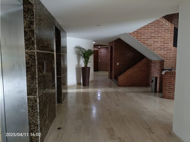 Apartamento de 3 alcobas en venta en Santa Barbara Oriental, Bogotá, 105 m² · foto 3 de 24