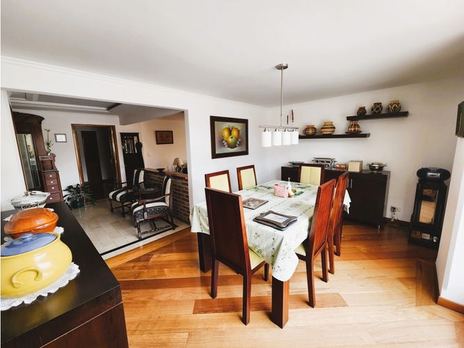 Apartamento de 3 alcobas en venta en Chico, Bogotá, 148 m² · foto 2 de 24