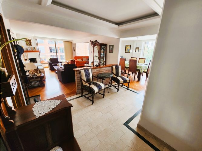Apartamento de 3 alcobas en venta en Chico, Bogotá, 148 m² · foto 5 de 24
