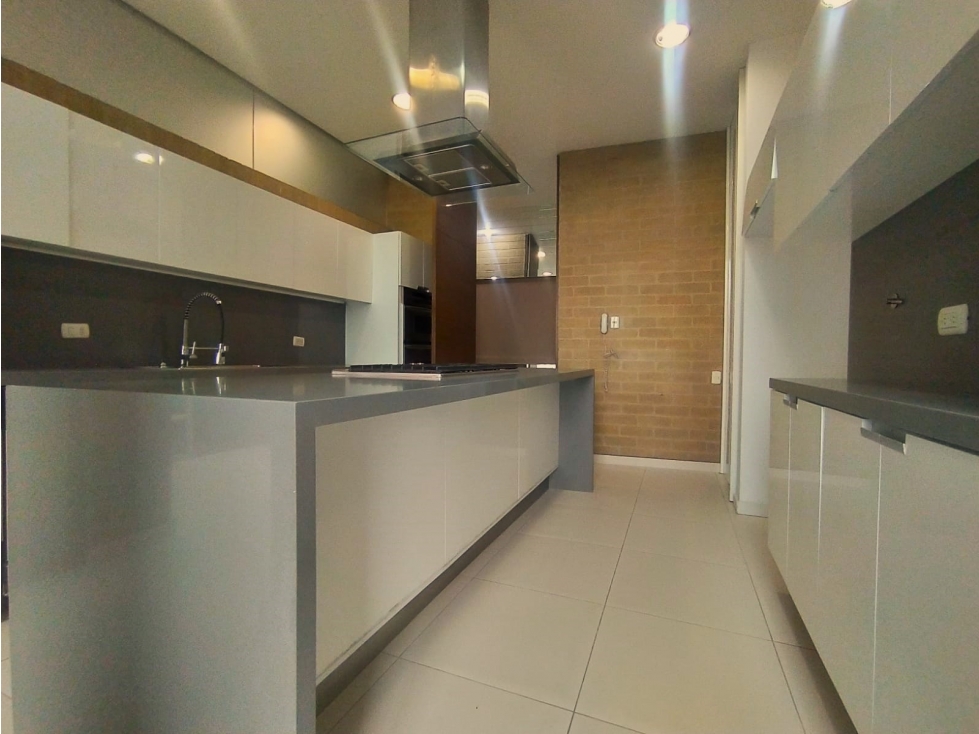 Apartamento en arriendo en Los Balsos, Medellín · foto 4 de 24