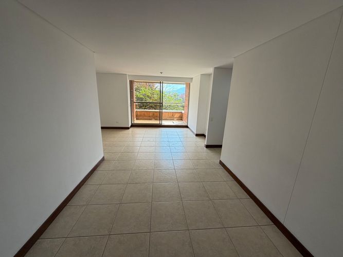 Apartamento de 3 alcobas en arriendo en Los Balsos, Medellín, 127 m² · foto 2 de 14