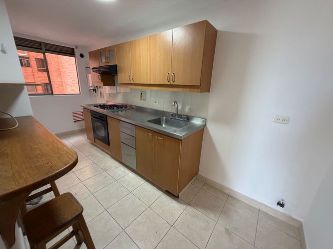 Apartamento de 3 alcobas en arriendo en Los Balsos, Medellín, 127 m² · foto 5 de 14