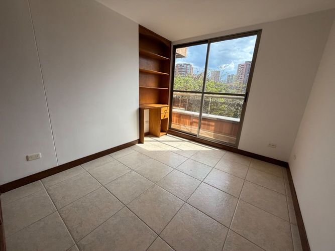 Apartamento de 3 alcobas en arriendo en Los Balsos, Medellín, 127 m² · foto 6 de 14