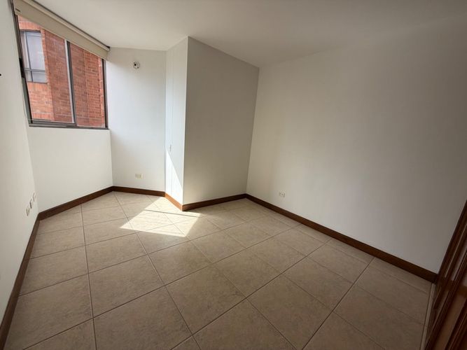 Apartamento de 3 alcobas en arriendo en Los Balsos, Medellín, 127 m² · foto 7 de 14