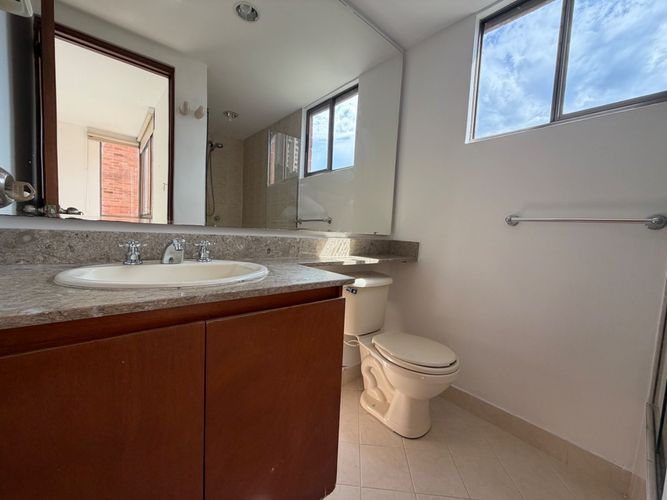 Apartamento de 3 alcobas en arriendo en Los Balsos, Medellín, 127 m² · foto 10 de 14