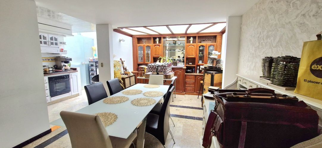 Casa de 5 alcobas en venta en Ub. El Recreo, Tunja, 235 m² · foto 2 de 15
