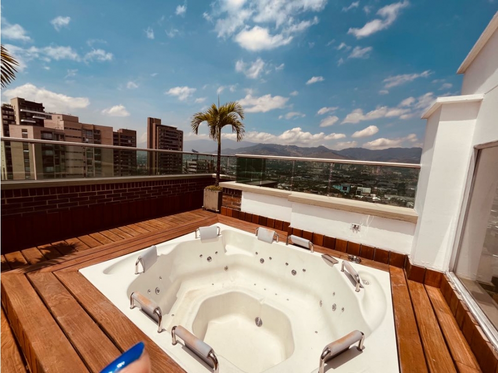 Apartamento en Arriendo en El Poblado, Medellín en Urbanizacion Arcoiris
