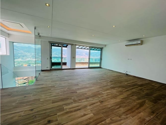 Apartamento de 3 alcobas en arriendo en San Lucas, Medellín, 339 m² · foto 2 de 24