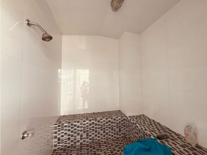 Apartamento de 3 alcobas en arriendo en San Lucas, Medellín, 339 m² · foto 4 de 24