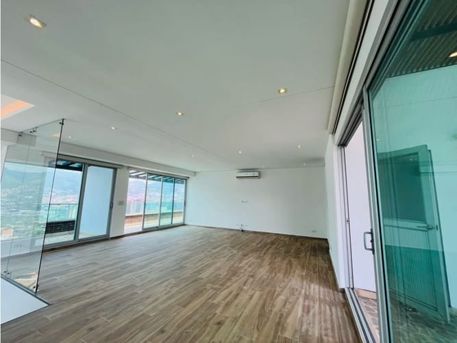 Apartamento de 3 alcobas en arriendo en San Lucas, Medellín, 339 m² · foto 6 de 24