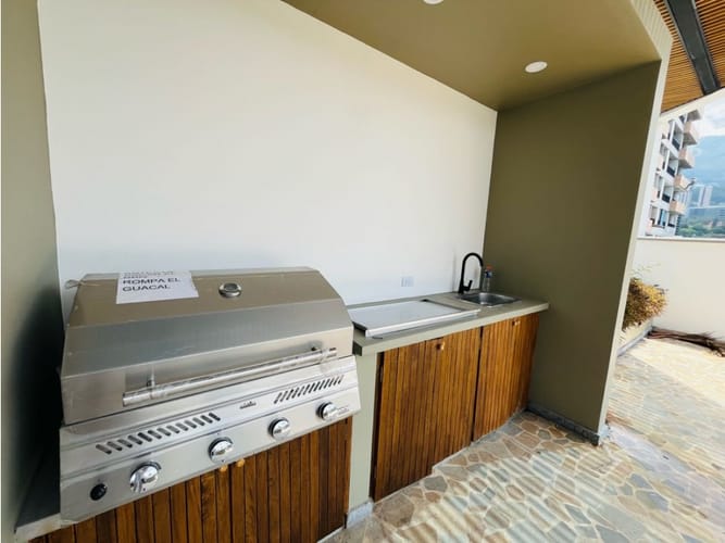 Apartamento de 3 alcobas en arriendo en San Lucas, Medellín, 339 m² · foto 8 de 24