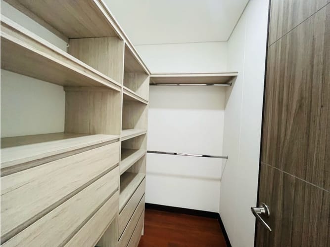 Apartamento de 3 alcobas en arriendo en San Lucas, Medellín, 339 m² · foto 12 de 24