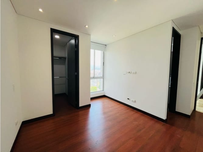 Apartamento de 3 alcobas en arriendo en San Lucas, Medellín, 339 m² · foto 13 de 24