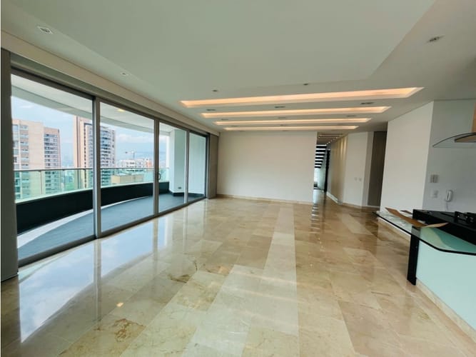 Apartamento de 3 alcobas en arriendo en San Lucas, Medellín, 339 m² · foto 15 de 24