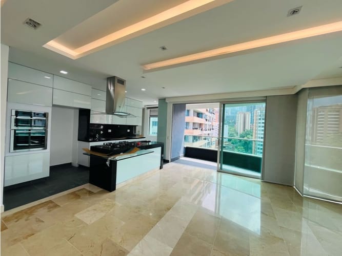 Apartamento de 3 alcobas en arriendo en San Lucas, Medellín, 339 m² · foto 17 de 24