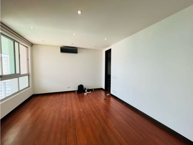 Apartamento de 3 alcobas en arriendo en San Lucas, Medellín, 339 m² · foto 19 de 24
